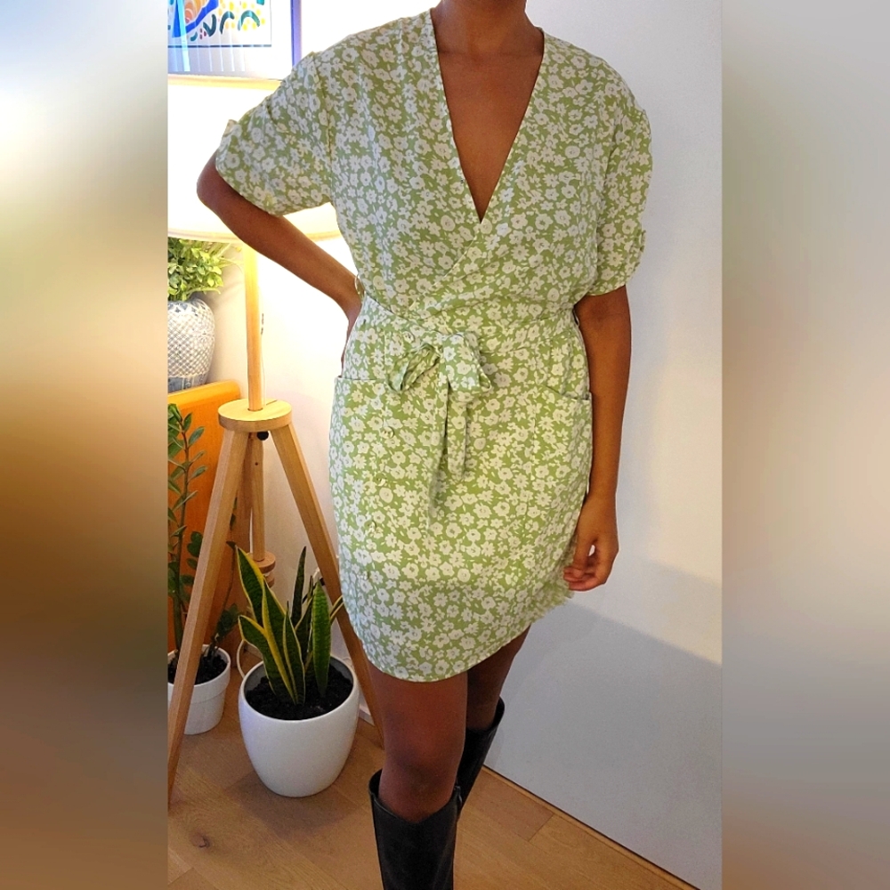 Short Sleeve Green and White Floral Mini Dress